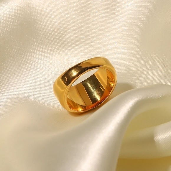 🌟SALE🌟18k Gold Plated Faceted Cubic Zirconia Ring - Picture 5 of 8